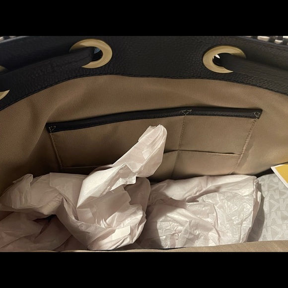 Michael Michael Kors Junie MD Flap Backpack Leather - Picture 4 of 6